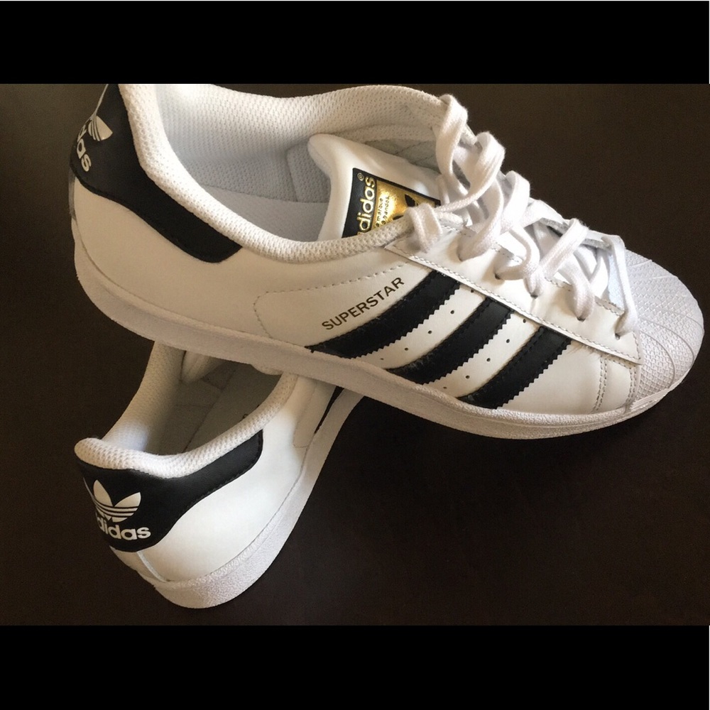 Adidas men’s 7 and like 8.5 in women’s